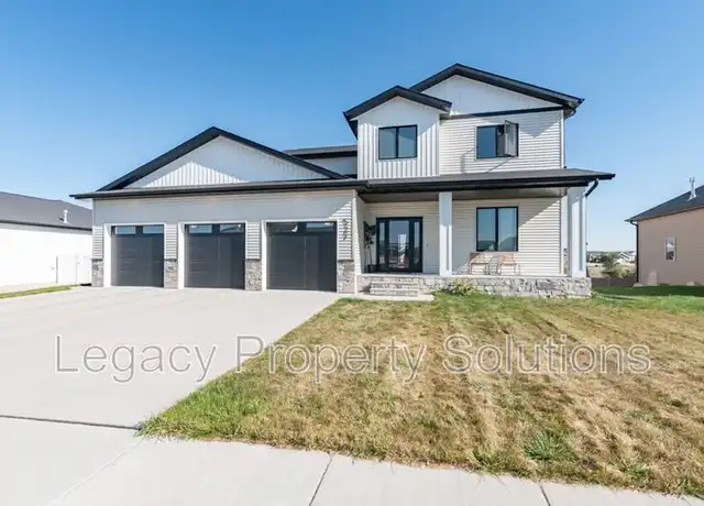 Property at 527 Flint Dr, Bismarck, ND, 58503, 4 beds, 4 baths, [object Object]
