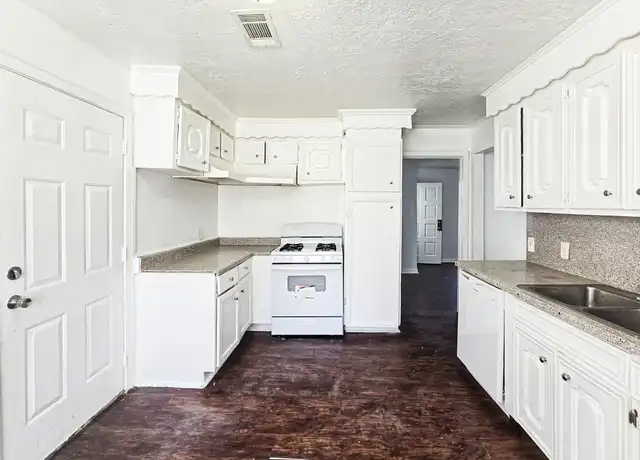 Property at 7313 Hummingbird Ln, Texas City, TX, 77591, 3 beds, 1 bath, [object Object]
