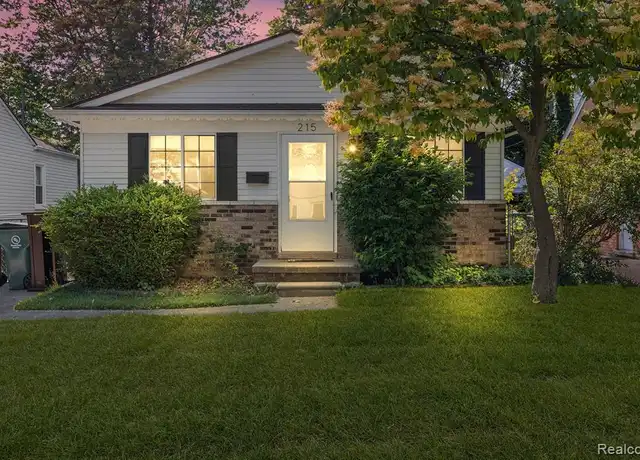 Property at 215 N Vermont Ave, Royal Oak, MI, 48067, 3 beds, 1 bath, [object Object]