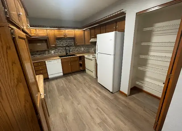 Property at 1372 Red Tail Hawk Dr, Youngstown, OH, 44512, 3 beds, 2 baths, [object Object]