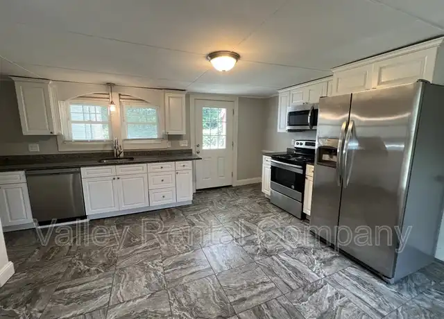Property at 39 Middle St Unit 1, Hadley, MA, 01035, 3 beds, 1 bath, [object Object]