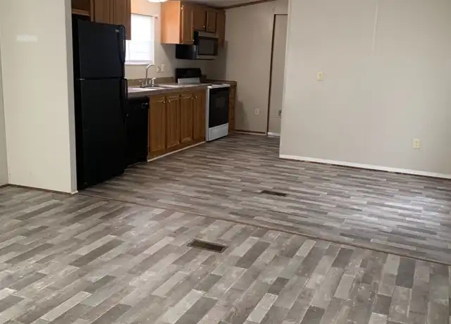 Property at 2214 Center St, Vinton, LA, 70668, 3 beds, 2 baths, [object Object]
