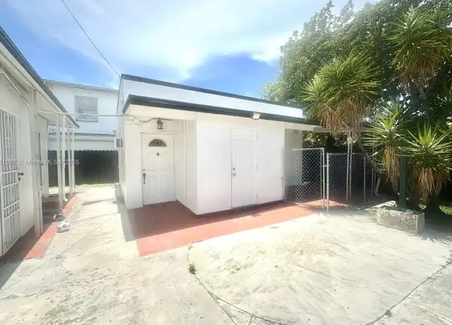 Property at 30 NW 32nd Pl, Miami, FL, 33125, 1 bed, 1 bath, [object Object]