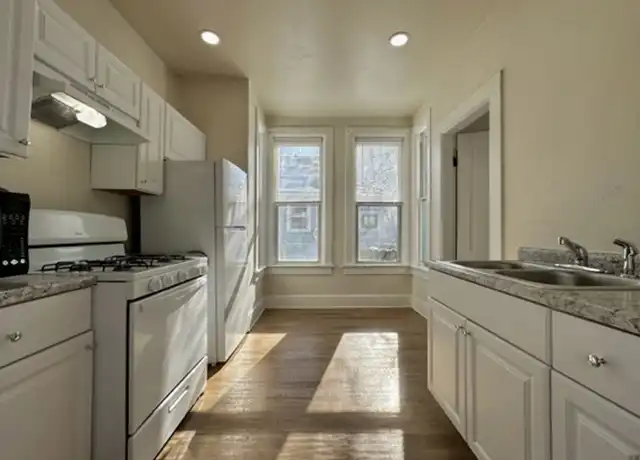 Property at 1132 Pine St Unit 1132 Lower, Green Bay, WI, 54301, 1 bed, 1 bath, [object Object]