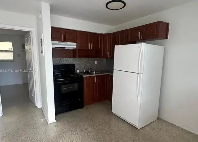 Property at 166 W 9th St Unit 4, Hialeah, FL, 33010, 1 bed, 1 bath, [object Object]