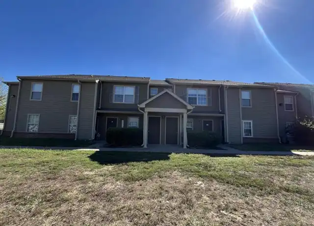 Property at 806 Shepherd St Unit 2, Fort Scott, KS, 66701, 2 beds, 2 baths, [object Object]