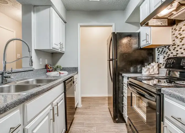 Photo of 7272 Marvin D Love Fwy, Dallas, TX 75237
