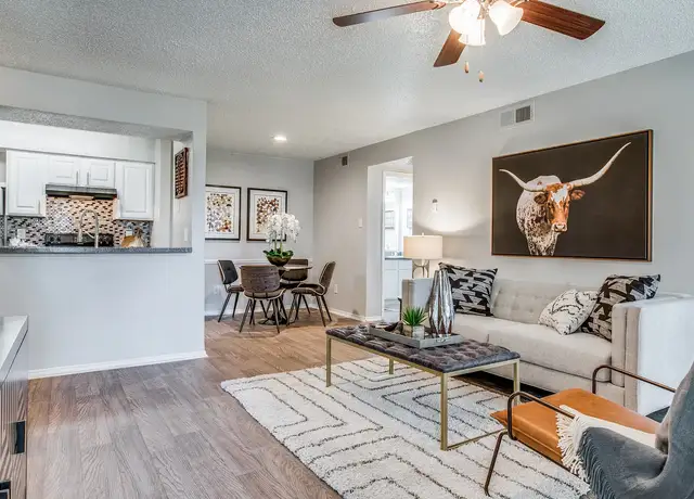 Photo of 7272 Marvin D Love Fwy, Dallas, TX 75237