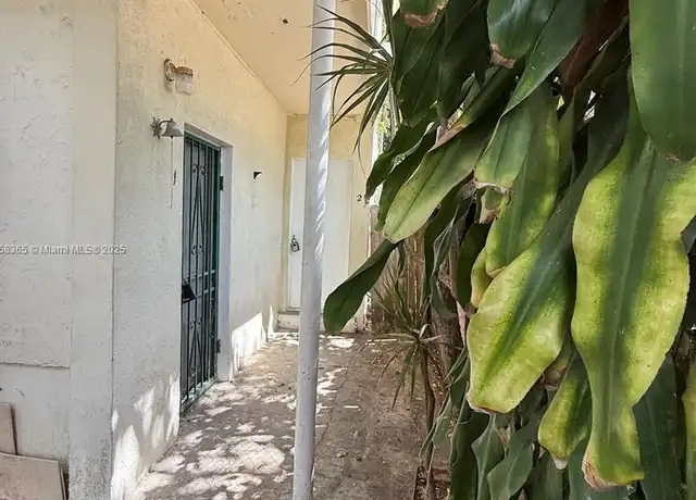 Property at 552 NW 1st St Unit 1, Miami, FL, 33128, 3 beds, 1 bath, [object Object]