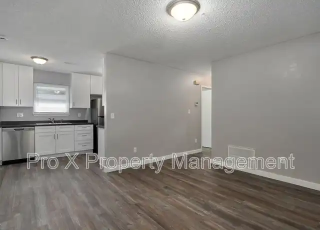Property at 1050 W Elm St Unit B, Springfield, MO, 65806, 2 beds, 1 bath, [object Object]
