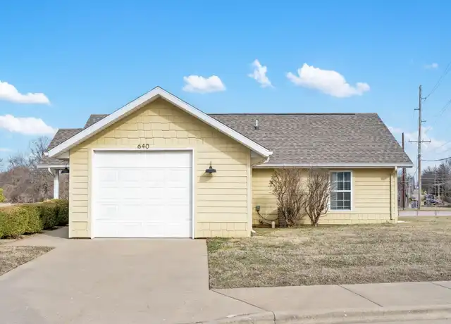 Property at 640 E Sunset St, Springfield, MO, 65807, 2 beds, 2 baths, [object Object]
