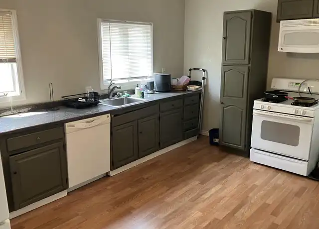 Property at 50 Bromfield Rd Unit 1, Somerville, MA, 02144, 3 beds, 1 bath, [object Object]