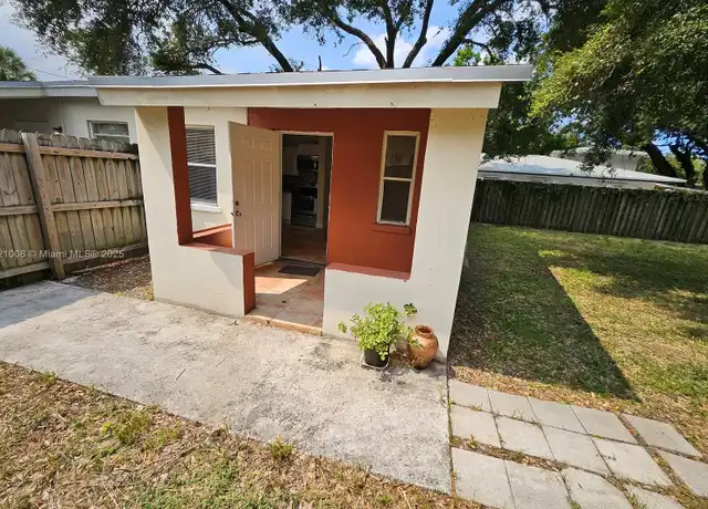 Property at 118 NW 8th Ave, Dania Beach, FL, 33004, 1 bed, 1 bath, [object Object]