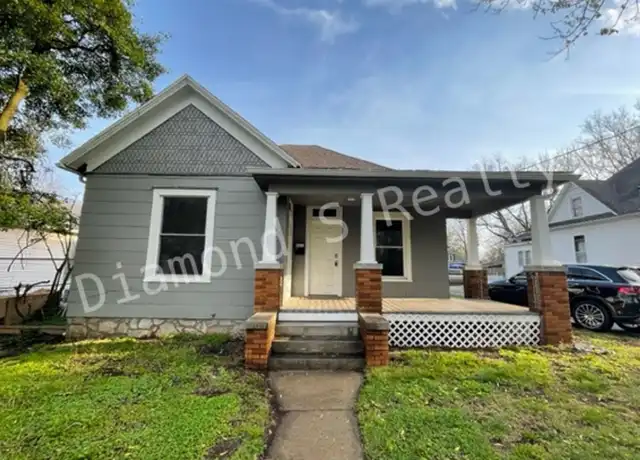 Property at 923 W Elm St, Springfield, MO, 65806, 3 beds, 1 bath, [object Object]