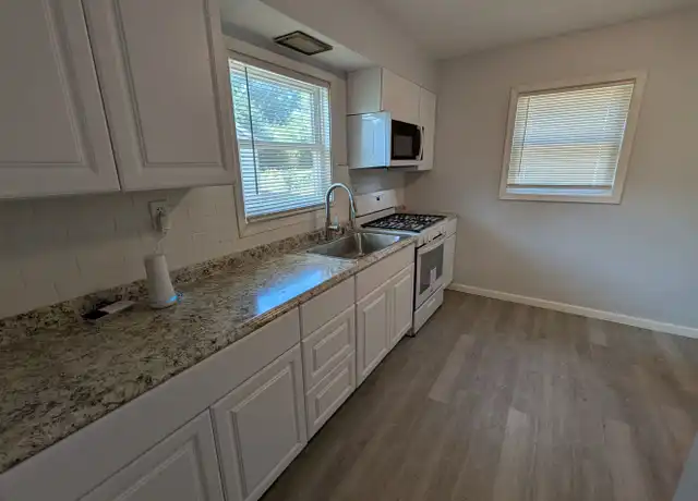 Property at 11913 Bridgevale Ave, Saint Louis, MO, 63138, 2 beds, 1 bath, [object Object]