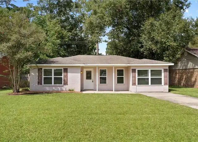 Property at 371 Forest Loop, Mandeville, LA, 70471, 3 beds, 2 baths, [object Object]