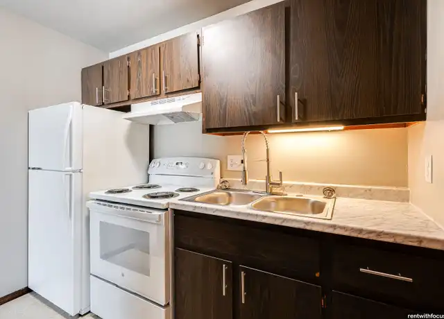 Property at 518 Isabella St Unit G, Neenah, WI, 54956, 1 bed, 1 bath, [object Object]