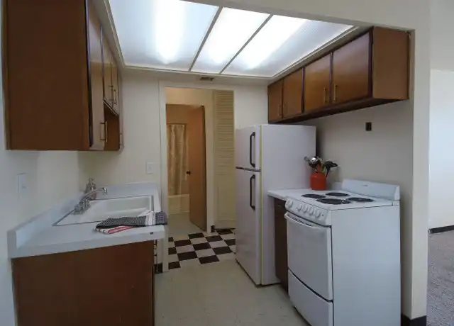 Property at Lake Summit - 2233 N Summit Ave, Milwaukee, WI, 53202, 1-2 bed, 1-1.5 bath, [object Object]