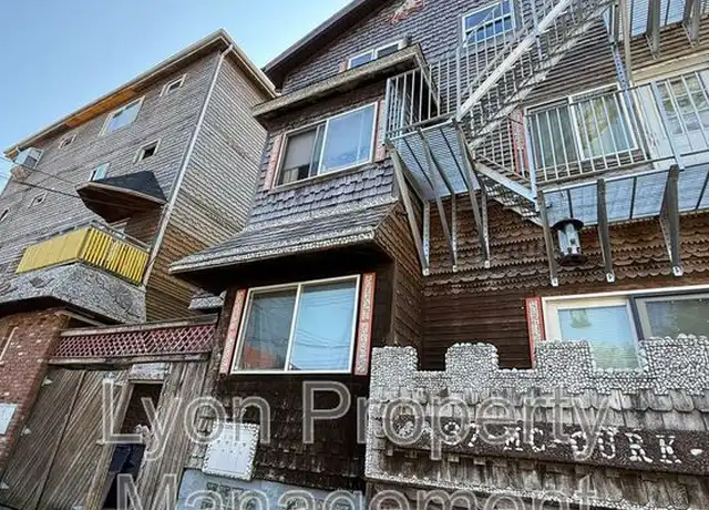 Property at 37 McGurk St Unit 3, New Bedford, MA, 02744, 2 beds, 1 bath, [object Object]