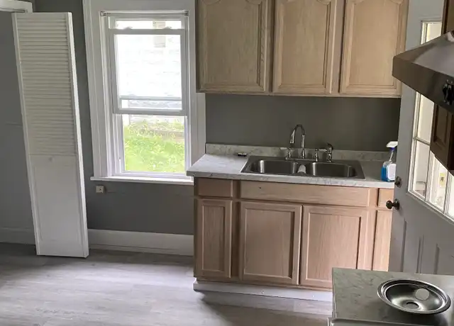 Property at 447 Pennsylvania Ave Unit 447 1/2, Morgantown, WV, 26501, 1 bed, 1 bath, [object Object]
