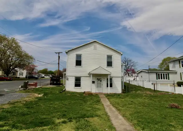 Property at 209 E Spotswood Ave, Elkton, VA, 22827, 2 beds, 1 bath, [object Object]