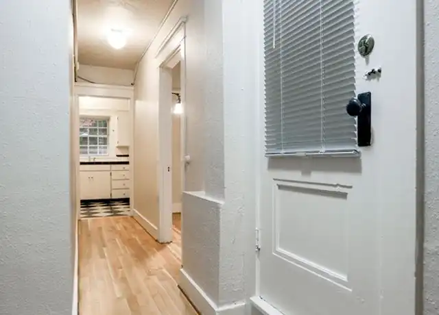 Property at 117 NW Trinity Pl, Portland, OR, 97209, 1 bed, 1 bath, [object Object]