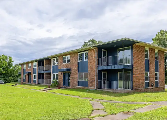 Property at 305 N Robinson Cir, Carbondale, IL, 62901, 1 bed, 1 bath, [object Object]