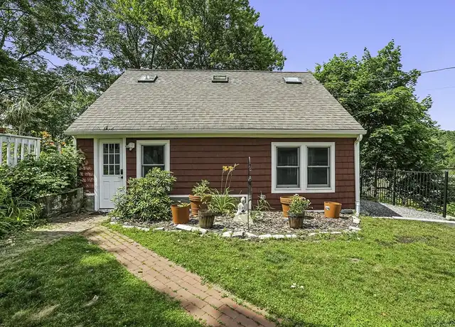 Property at 39 East St Unit 2, North Grafton, MA, 01536, 1 bed, 1 bath, [object Object]