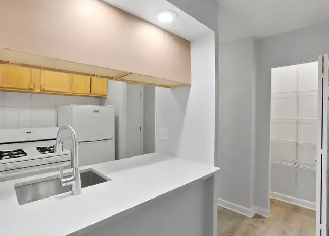 Property at The Sheridan Pratt - 6758 N Sheridan Rd, Chicago, IL, 60626, 0-2 beds, 1 bath, [object Object]