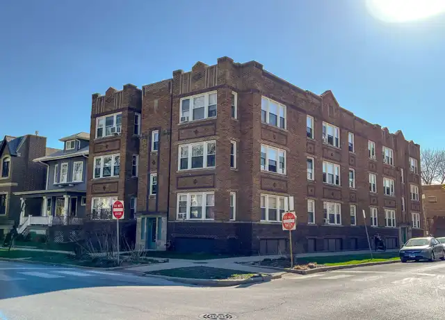Property at 2209 W Byron St Unit 2209-2, Chicago, IL, 60618, 2 beds, 1 bath, [object Object]