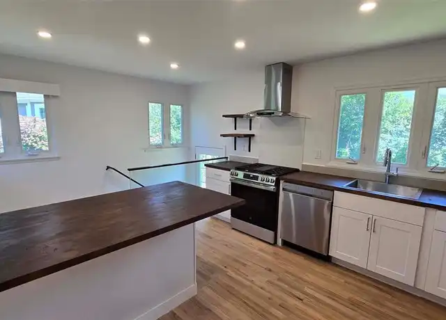Property at 40 Beechwood Rd, Cresskill, NJ, 07626, 5 beds, 2 baths, [object Object]