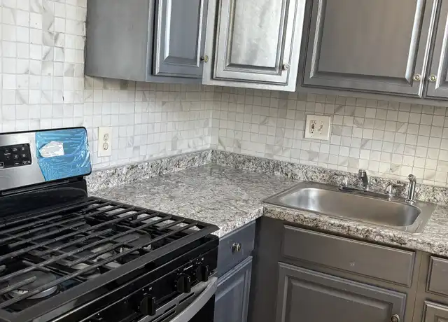 Property at 141 Pixlee Pl, Bridgeport, CT, 06610, 3 beds, 1 bath, [object Object]