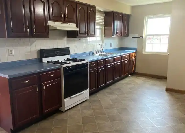 Property at 209 Lee St Apt B, Belpre, OH, 45714, 1 bed, 1 bath, [object Object]