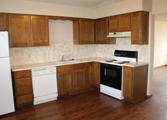 Property at 1404 E 27th Ave, Hutchinson, KS, 67502, 2 beds, 1 bath, [object Object]