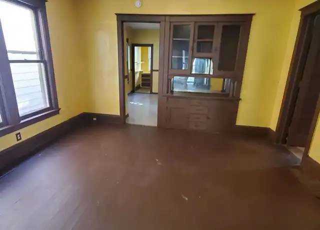 Property at 2527-2529 N 11th St Unit 2527 Lower, Milwaukee, WI, 53206, 4 beds, 1 bath, [object Object]