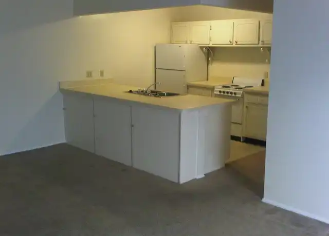 Property at Madison Towers - 2365 Madison Rd, Cincinnati, OH, 45208, 1 bed, 1 bath, [object Object]