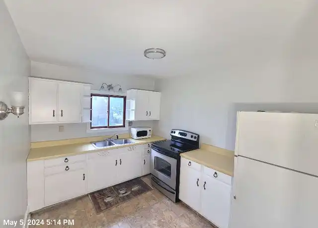 Property at 411 E Mansfield St Unit 2, Bucyrus, OH, 44820, 1 bed, 1 bath, [object Object]