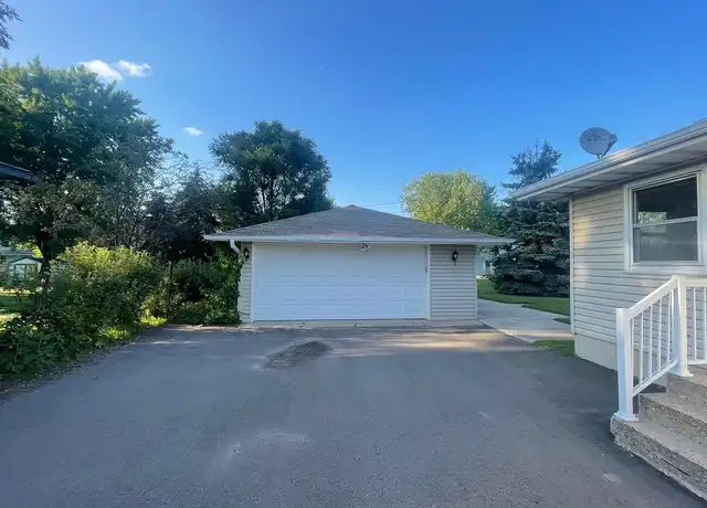 Property at 2031 Shale Ln, Saint Paul, MN, 55122, 3 beds, 1.5 baths, [object Object]