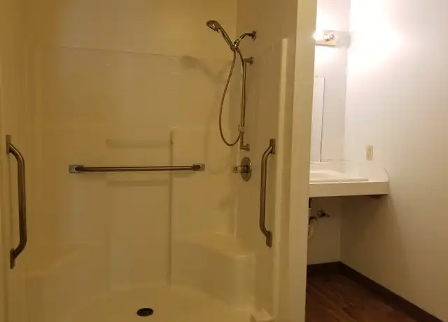 Property at 1006 S Raguet St, Lufkin, TX, 75904, 4 beds, 2 baths, [object Object]