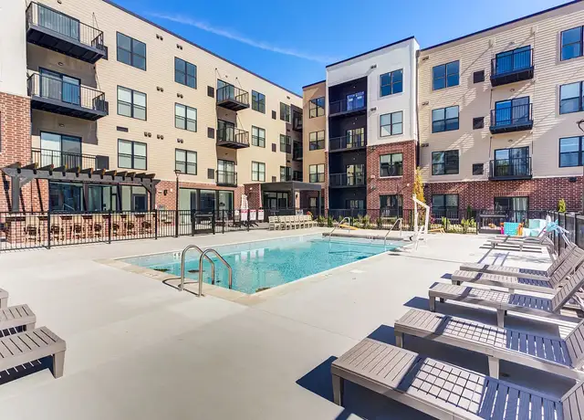 Photo of 250 Plaza Cir, Mundelein, IL 60060
