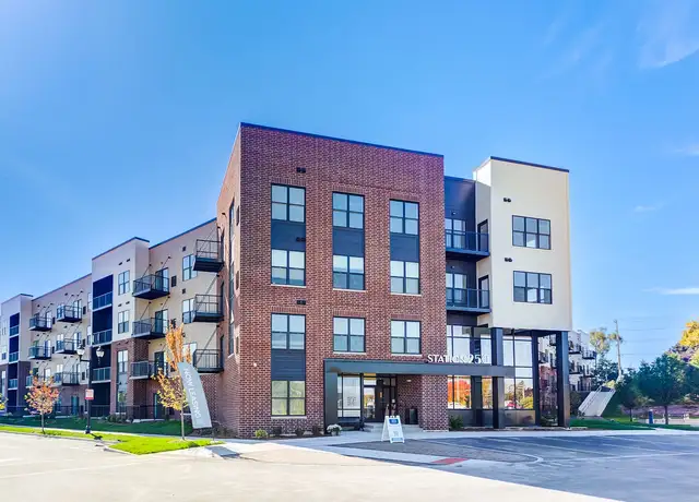 Photo of 250 Plaza Cir, Mundelein, IL 60060