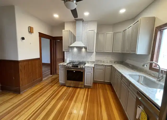 Property at 105 Whittenton St Unit 2, Taunton, MA, 02780, 3 beds, 1 bath, [object Object]