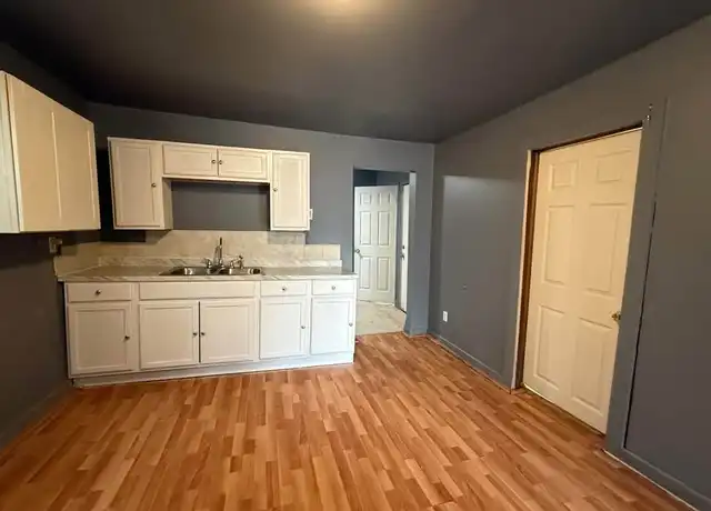 Property at 2510 S 6th St, Milwaukee, WI, 53215, 3 beds, 1 bath, [object Object]