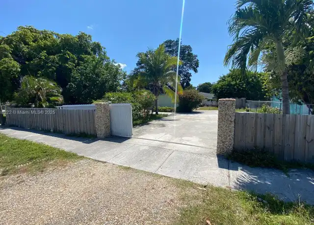 Property at 119 NW 13th Ave, Dania, FL, 33004, 1 bed, 1 bath, [object Object]