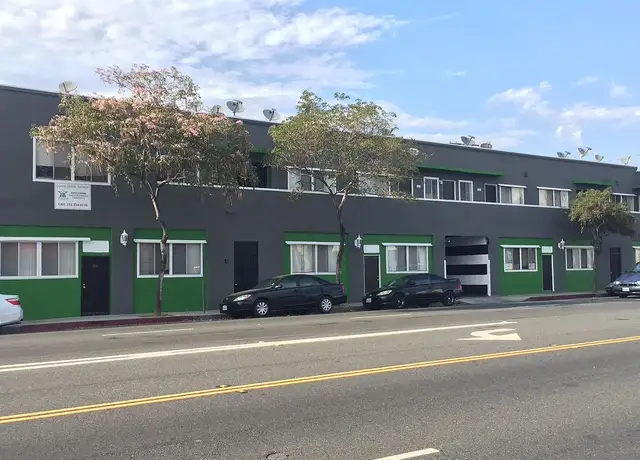 Photo of 417 W Los Feliz Rd, Glendale, CA 91204