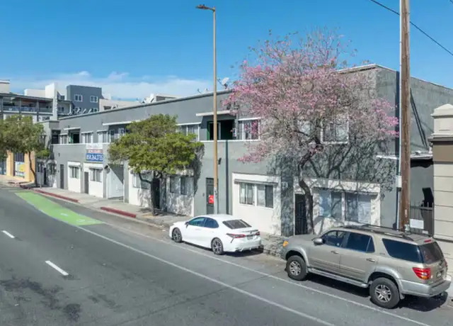 Photo of 417 W Los Feliz Rd, Glendale, CA 91204