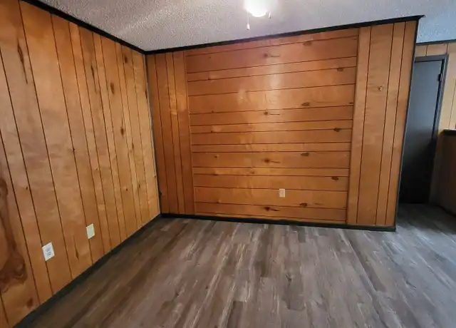 Property at 200 E Downing St Unit B, Tahlequah, OK, 74464, 1 bed, 1 bath, [object Object]