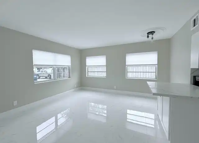 Property at 2725 Middle River Dr Unit 7, Fort Lauderdale, FL, 33306, 1 bed, 1 bath, [object Object]