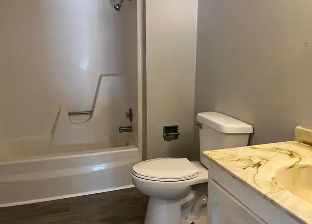 Property at 110 W Lake Shore Dr Unit 5, Springfield, IL, 62703, 2 beds, 1 bath, [object Object]