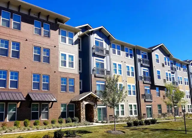 Property at 700 E Algonquin Rd Unit 2102, Schaumburg, IL, 60173, 1 bed, 1 bath, [object Object]